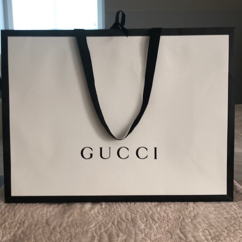 Large Gucci paper bag
